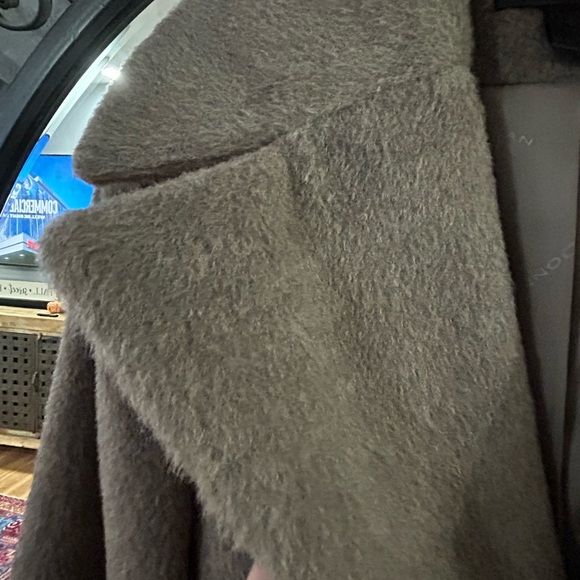 Donna Karan coat. Worn once! - Picture 4 of 4